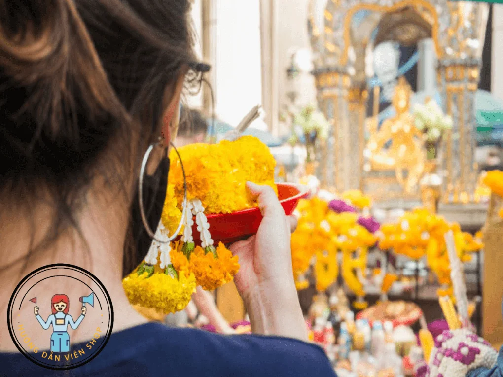 dang-hoa-ket-vang-len-phat-4-mat-tai-den-erawan.